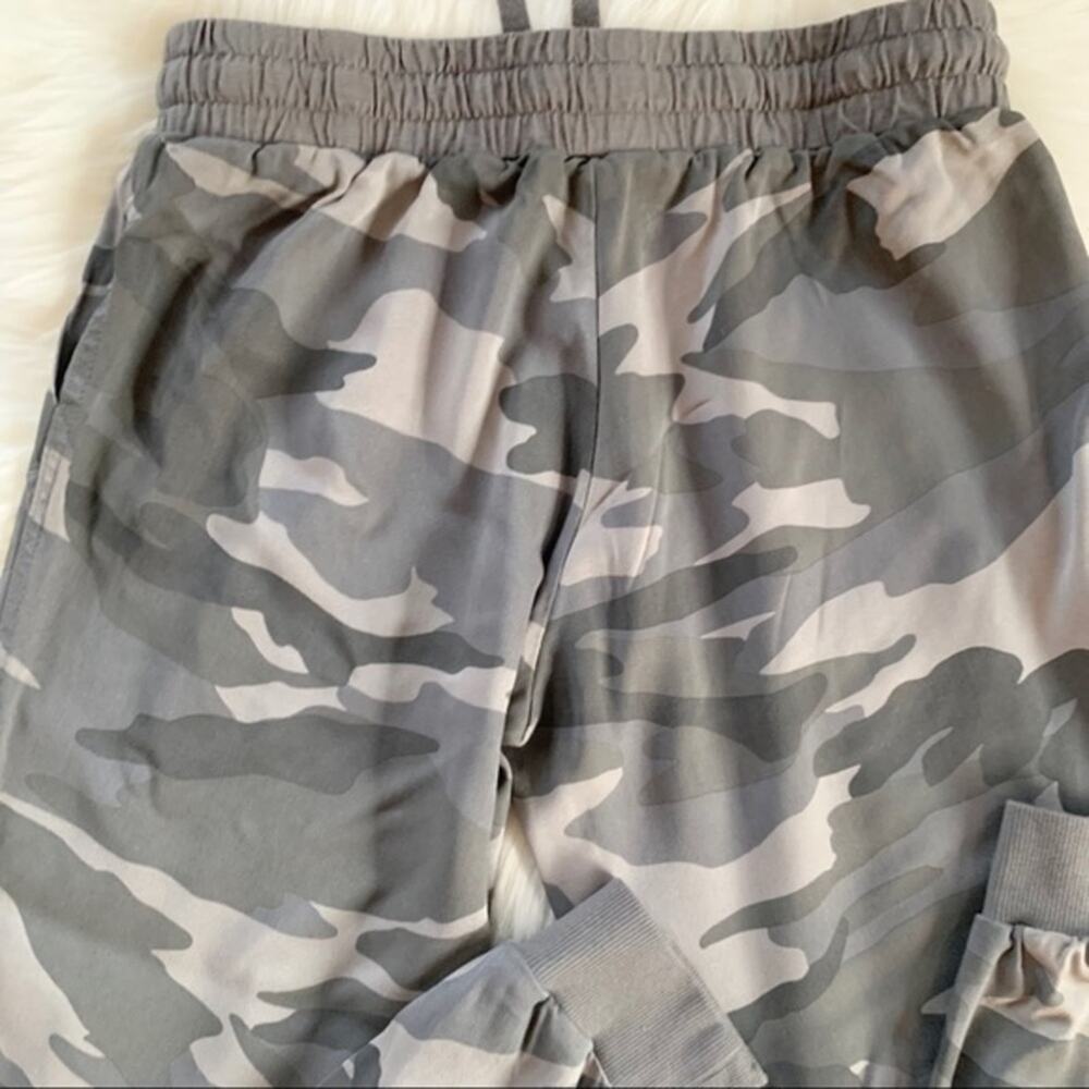 Splendid Camo Joggers Size XS - Picture 2 of 16